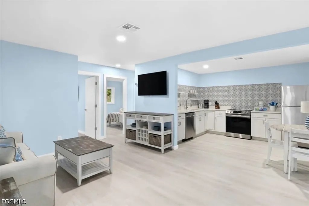 817-819 Indiana Avenue Fort Myers FL 33908