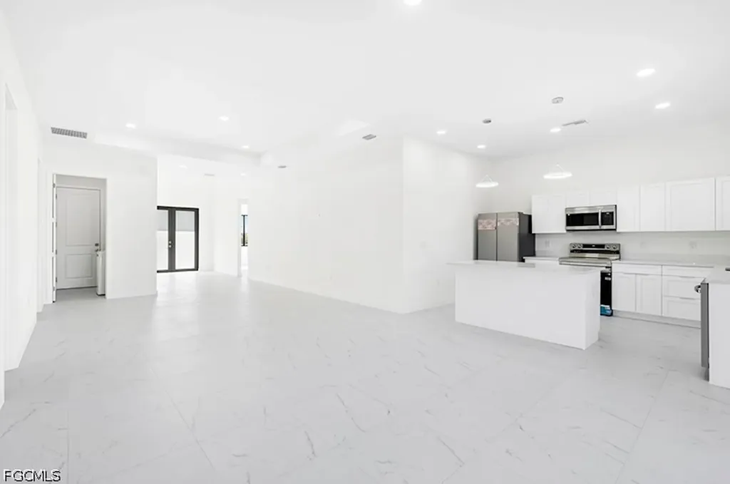 3927 NW 38th Street Cape Coral FL 33993