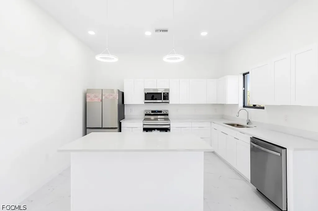 3927 NW 38th Street Cape Coral FL 33993