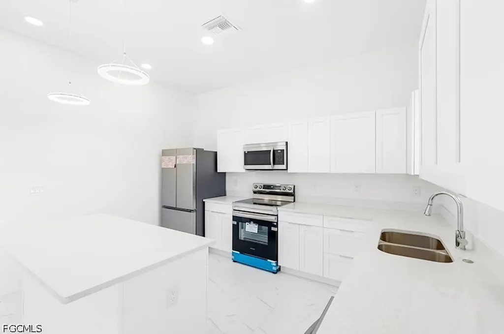 3927 NW 38th Street Cape Coral FL 33993