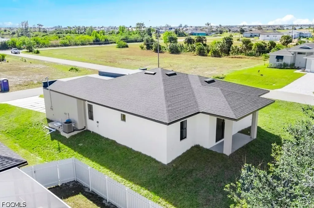 3927 NW 38th Street Cape Coral FL 33993