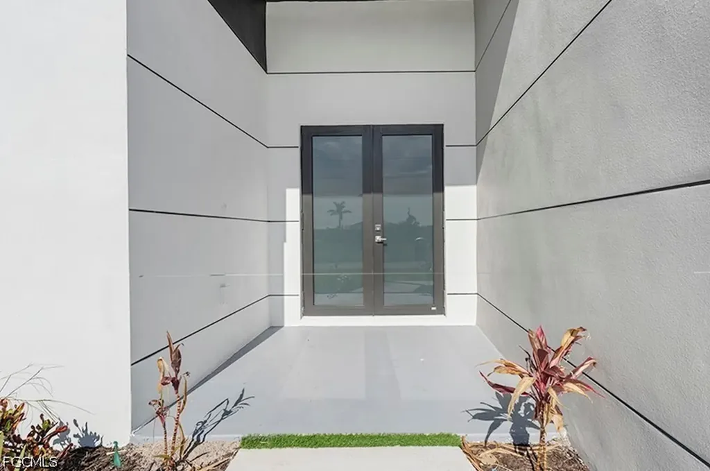 3927 NW 38th Street Cape Coral FL 33993