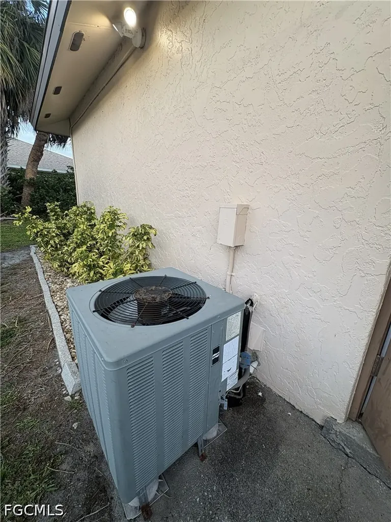 619 SE 47th Street Cape Coral FL 33904