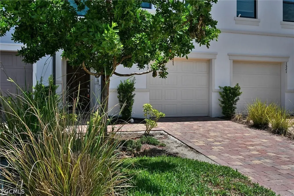 1519 Lake Jessup Circle Cape Coral FL 33909