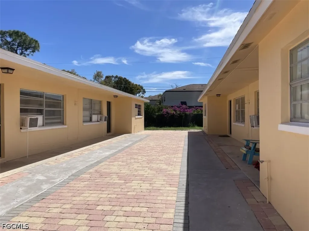5621/5623 Fourth Avenue Fort Myers FL 33907