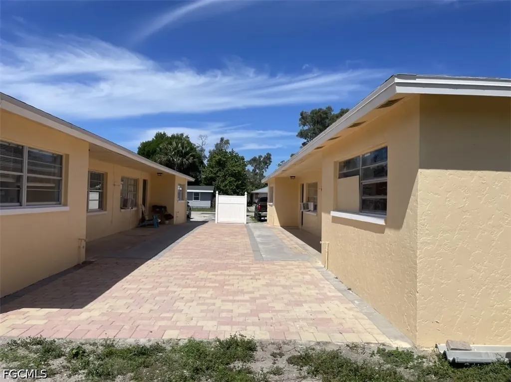 5621/5623 Fourth Avenue Fort Myers FL 33907