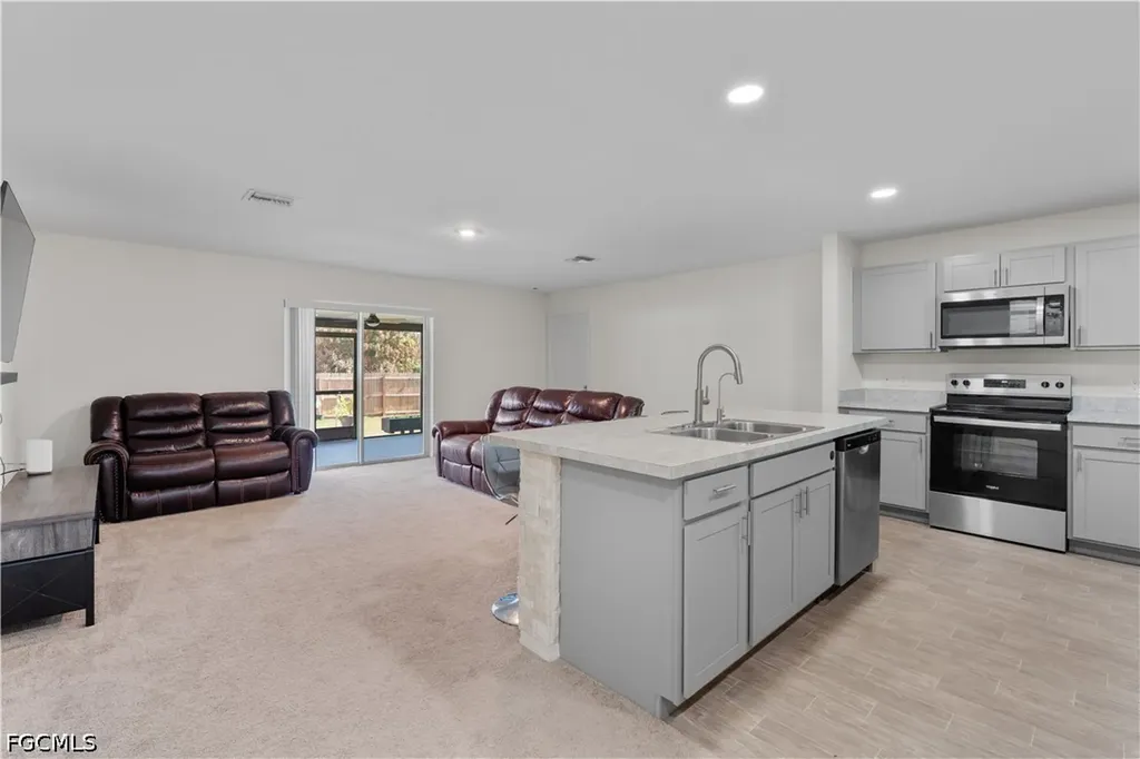 2706 9th Street SW Lehigh Acres FL 33976
