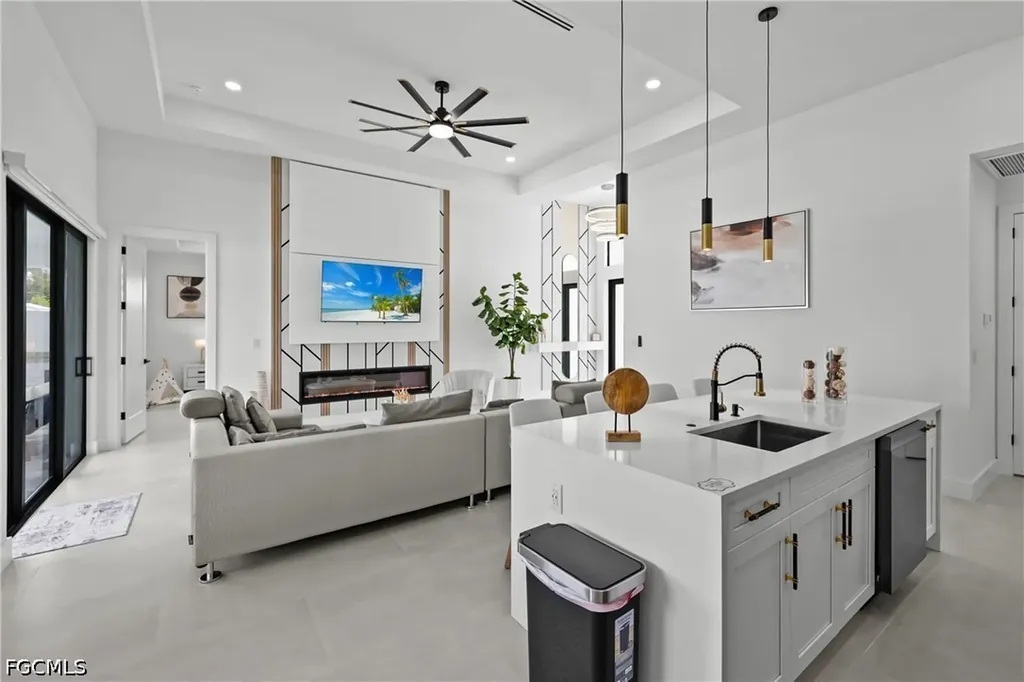 837 NE 6th Place Cape Coral FL 33909