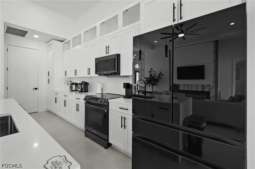 837 NE 6th Place Cape Coral FL 33909