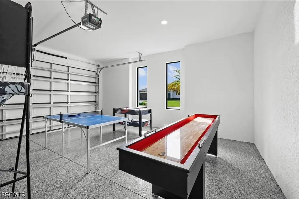 837 NE 6th Place Cape Coral FL 33909