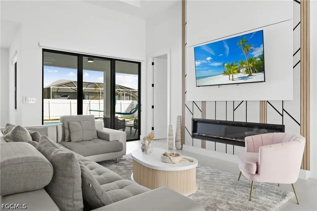 837 NE 6th Place Cape Coral FL 33909