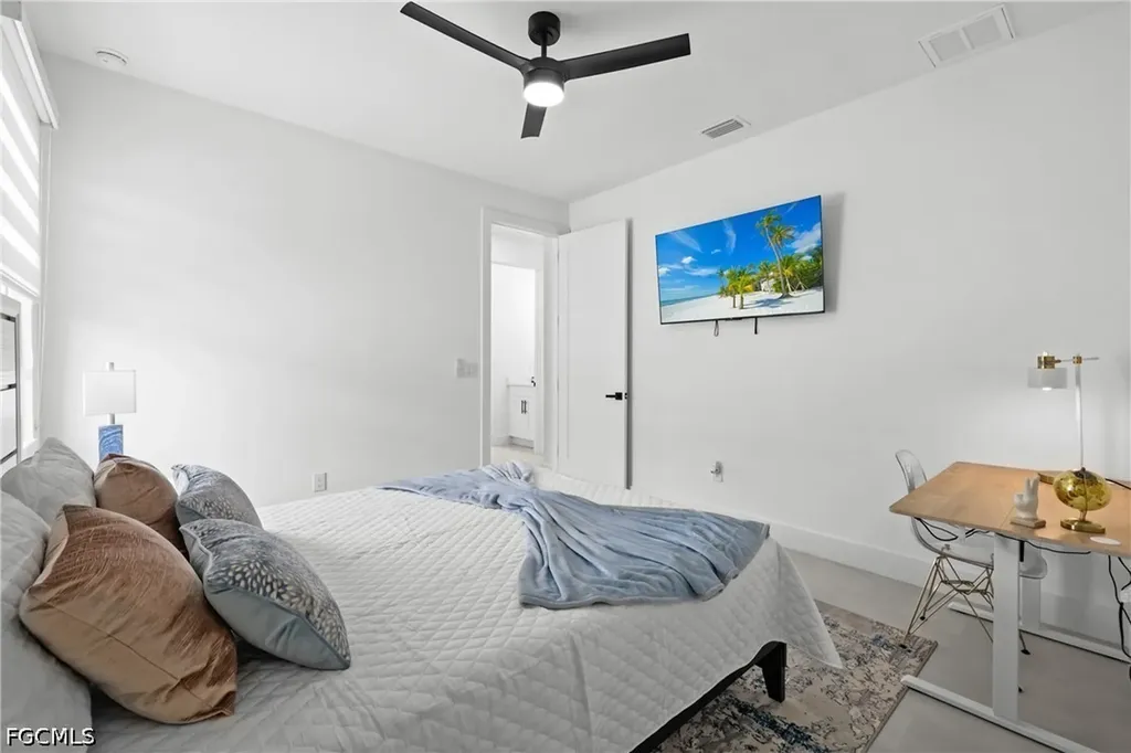 837 NE 6th Place Cape Coral FL 33909