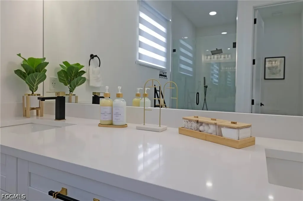 837 NE 6th Place Cape Coral FL 33909