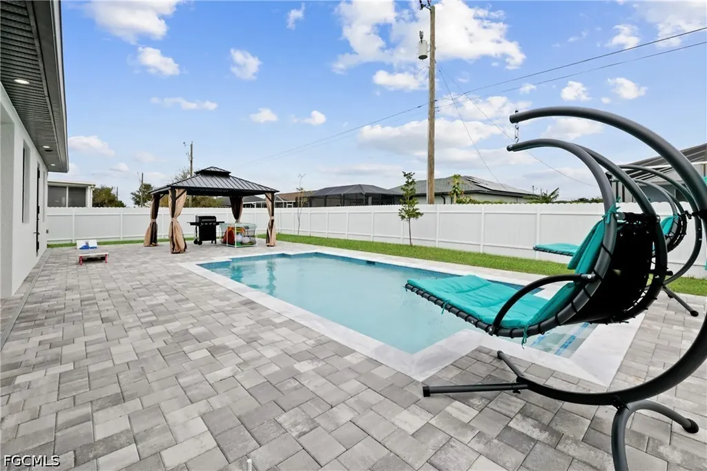 837 NE 6th Place Cape Coral FL 33909