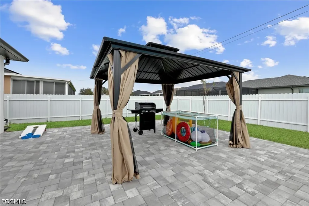 837 NE 6th Place Cape Coral FL 33909