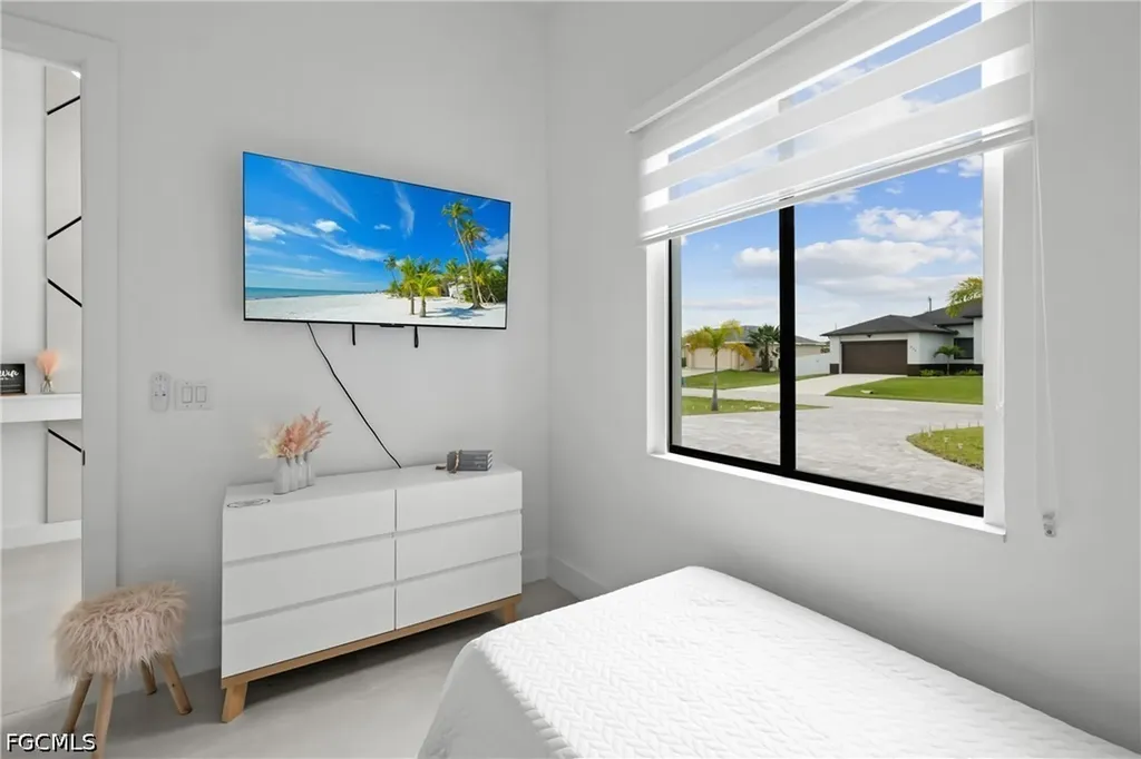 837 NE 6th Place Cape Coral FL 33909