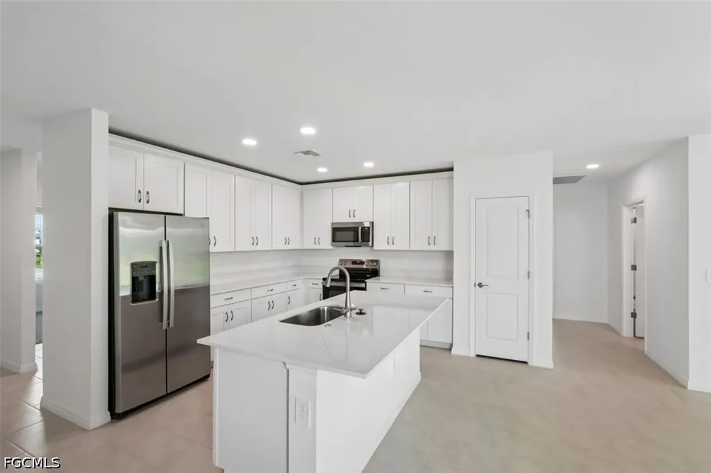 247 Lakeside Breeze Way Lehigh Acres FL 33936