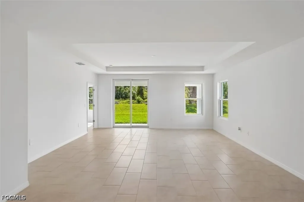 247 Lakeside Breeze Way Lehigh Acres FL 33936