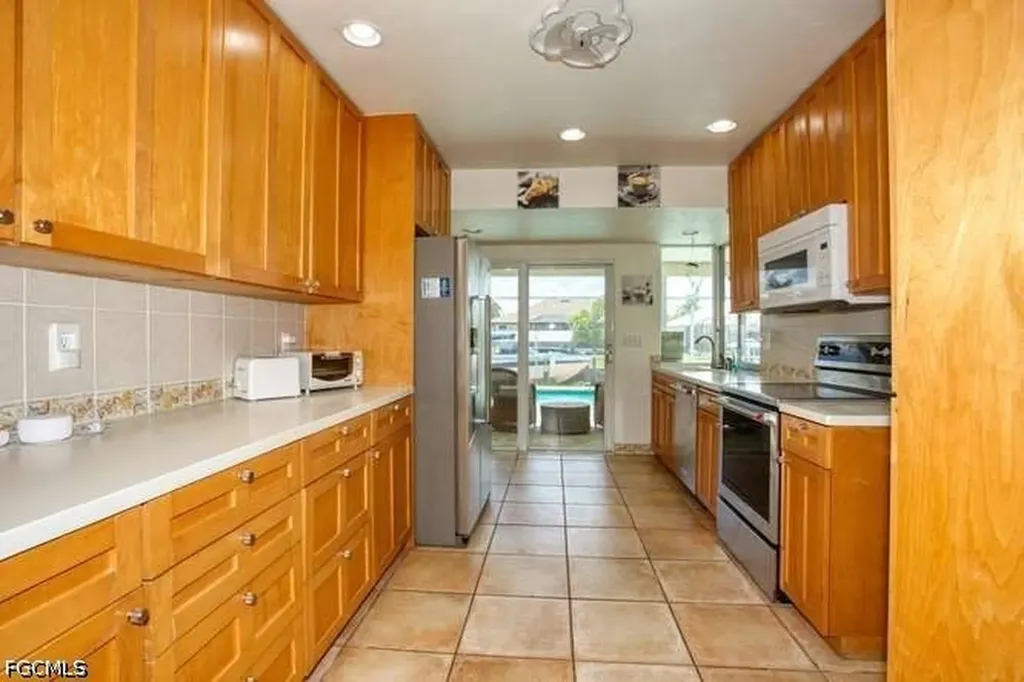 3413 SE 18th Avenue Cape Coral FL 33904