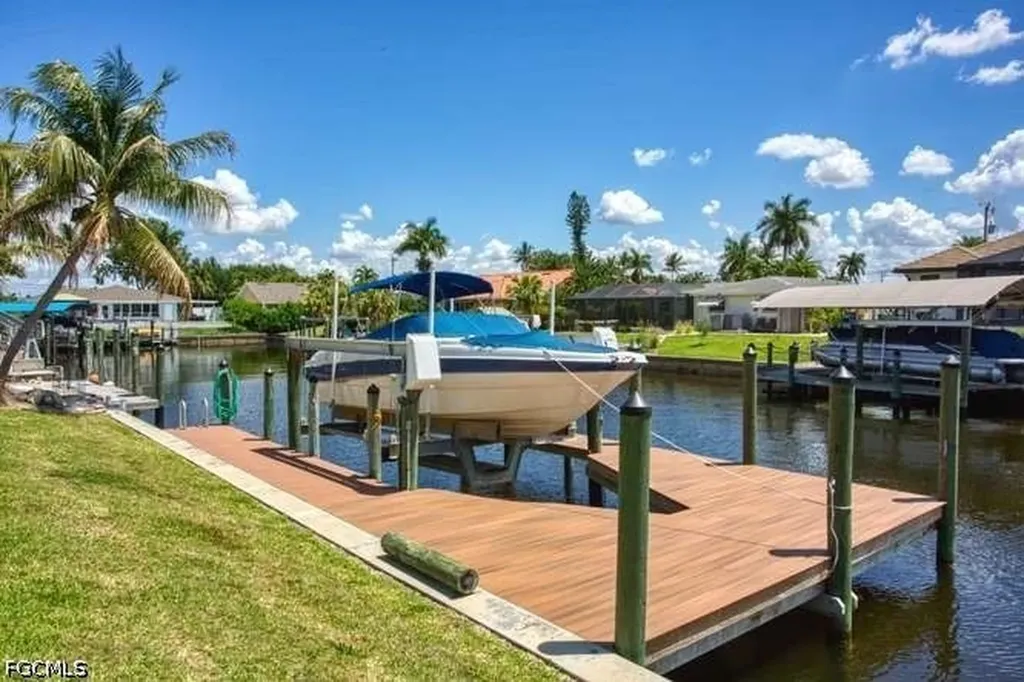 3413 SE 18th Avenue Cape Coral FL 33904