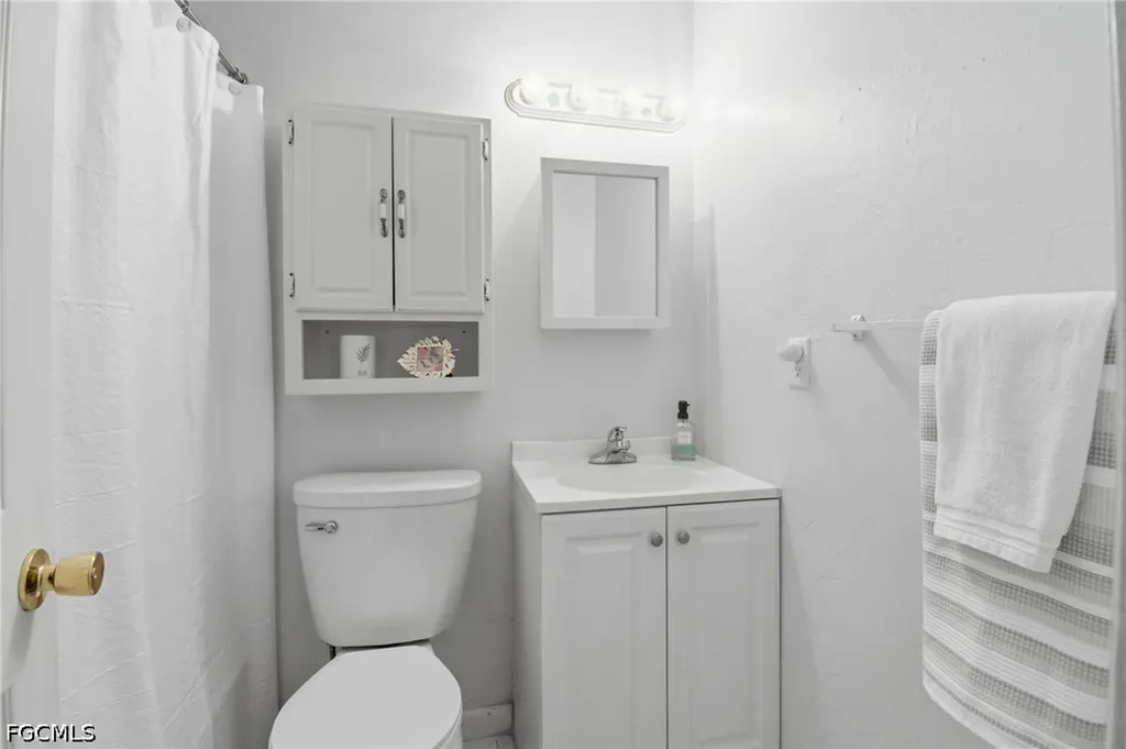 2111 NE 25th Street Cape Coral FL 33909