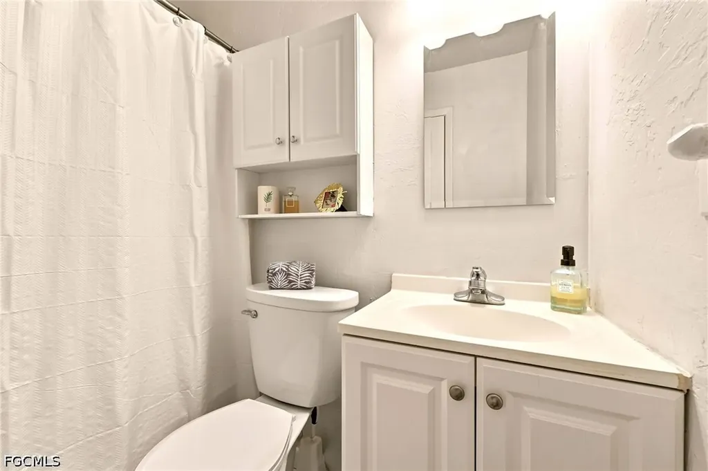 2111 NE 25th Street Cape Coral FL 33909