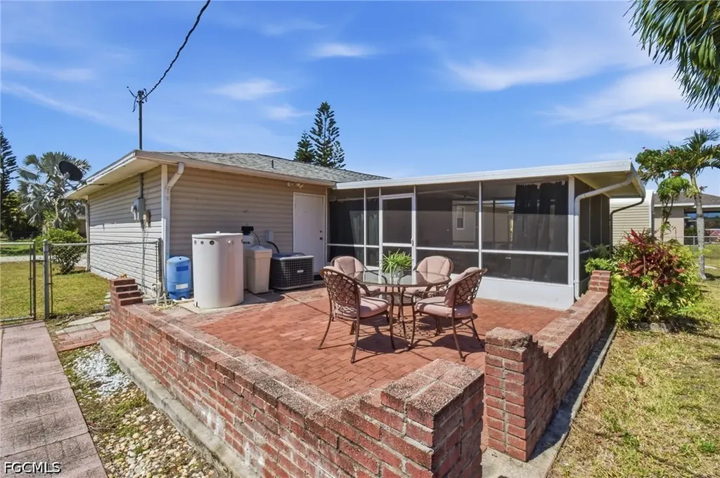 2111 NE 25th Street Cape Coral FL 33909