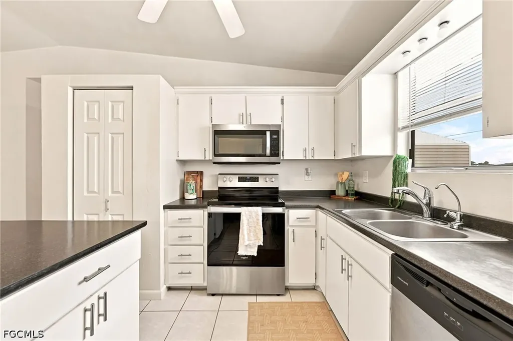 2111 NE 25th Street Cape Coral FL 33909