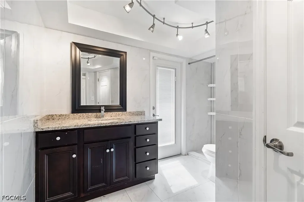 8707 Chatham Street Fort Myers FL 33907
