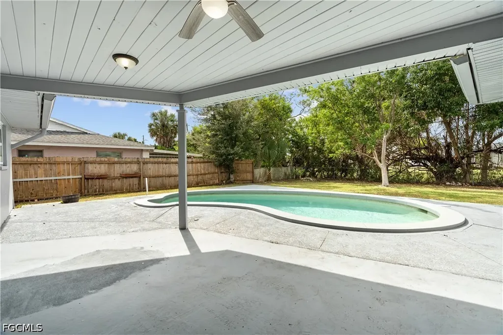8707 Chatham Street Fort Myers FL 33907