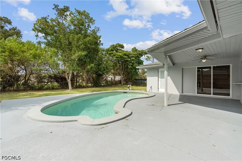 8707 Chatham Street Fort Myers FL 33907