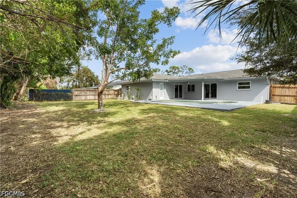 8707 Chatham Street Fort Myers FL 33907