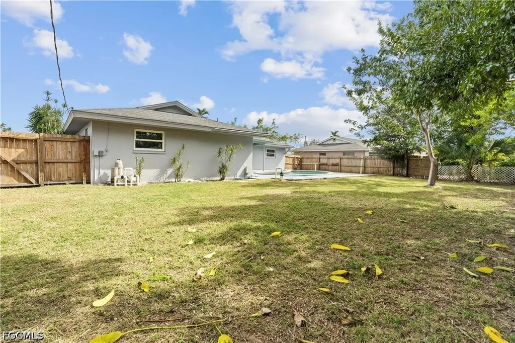 8707 Chatham Street Fort Myers FL 33907