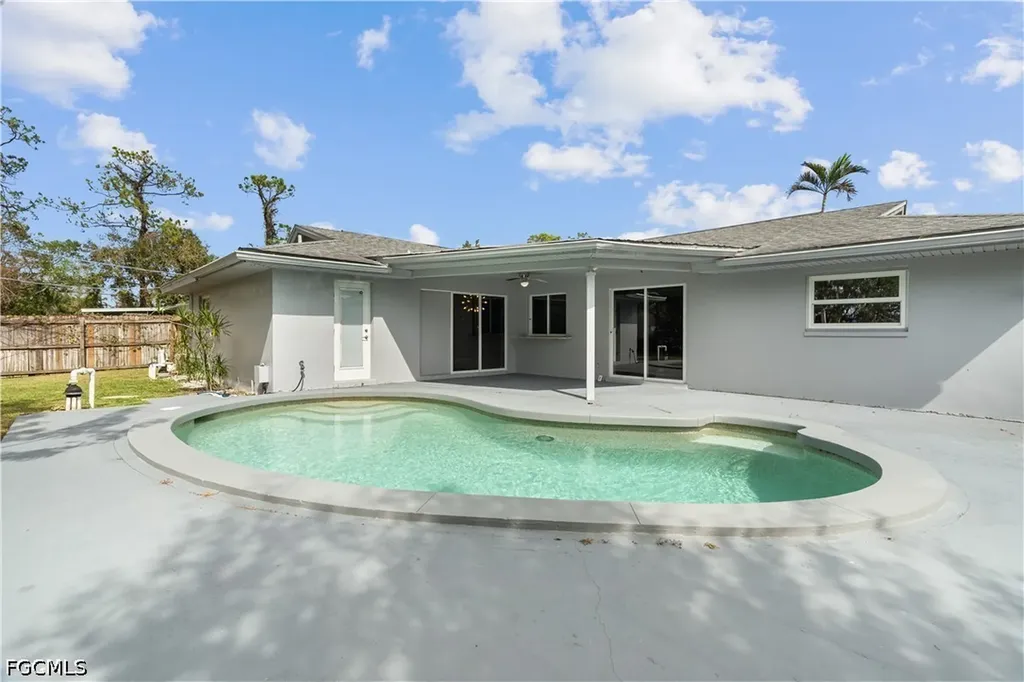 8707 Chatham Street Fort Myers FL 33907
