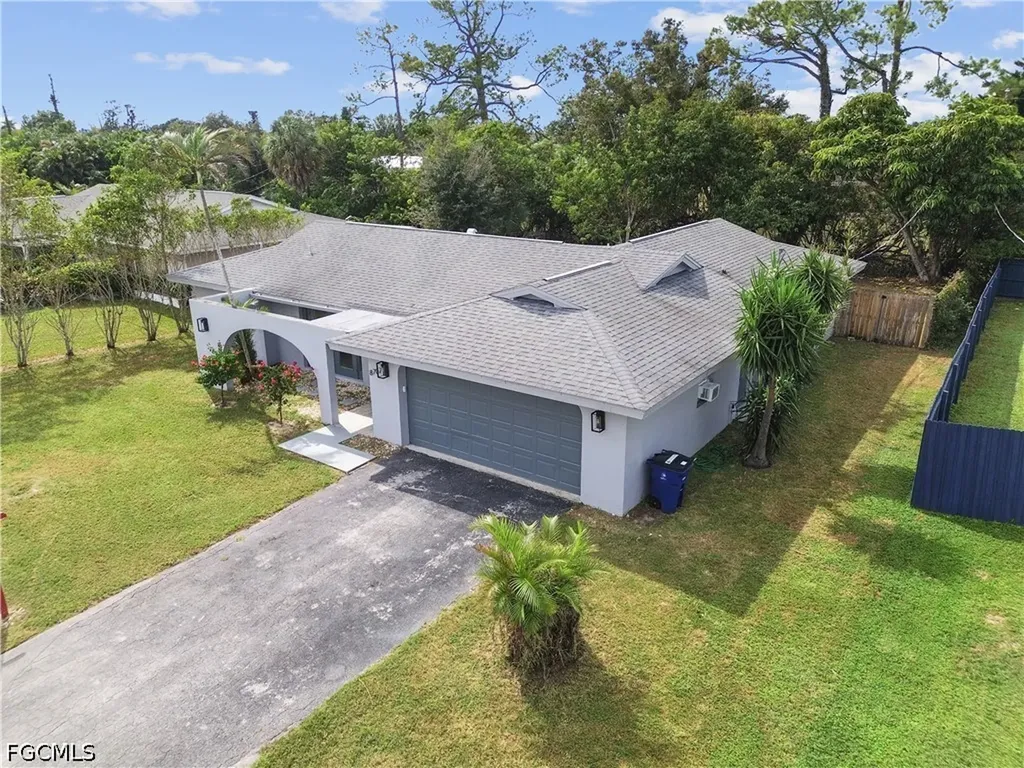 8707 Chatham Street Fort Myers FL 33907