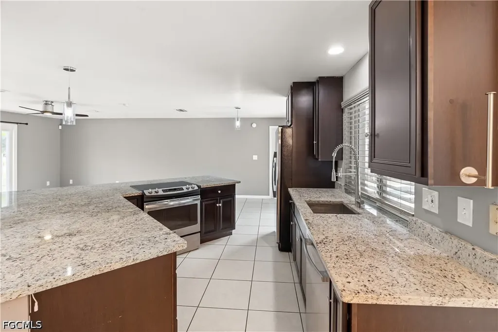 8707 Chatham Street Fort Myers FL 33907