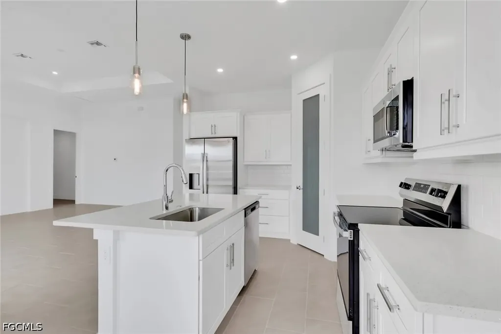 411 NE 7th Terrace Cape Coral FL 33909