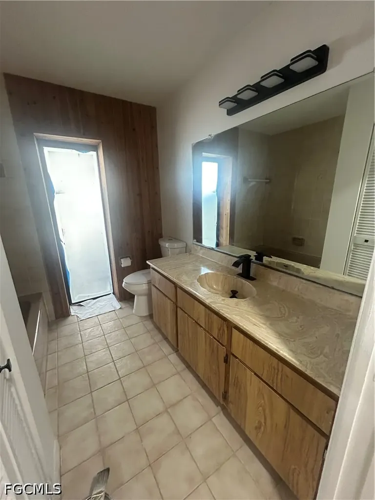 1403 SE 11th Street Cape Coral FL 33990