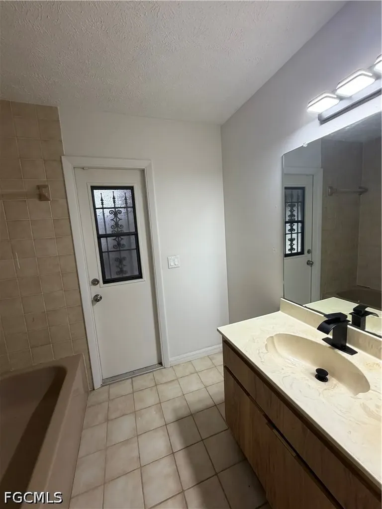 1403 SE 11th Street Cape Coral FL 33990