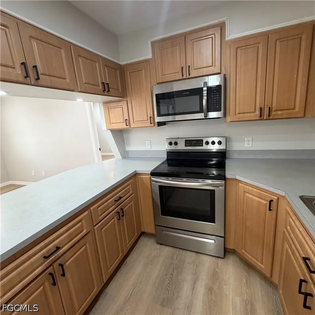 1403 SE 11th Street Cape Coral FL 33990