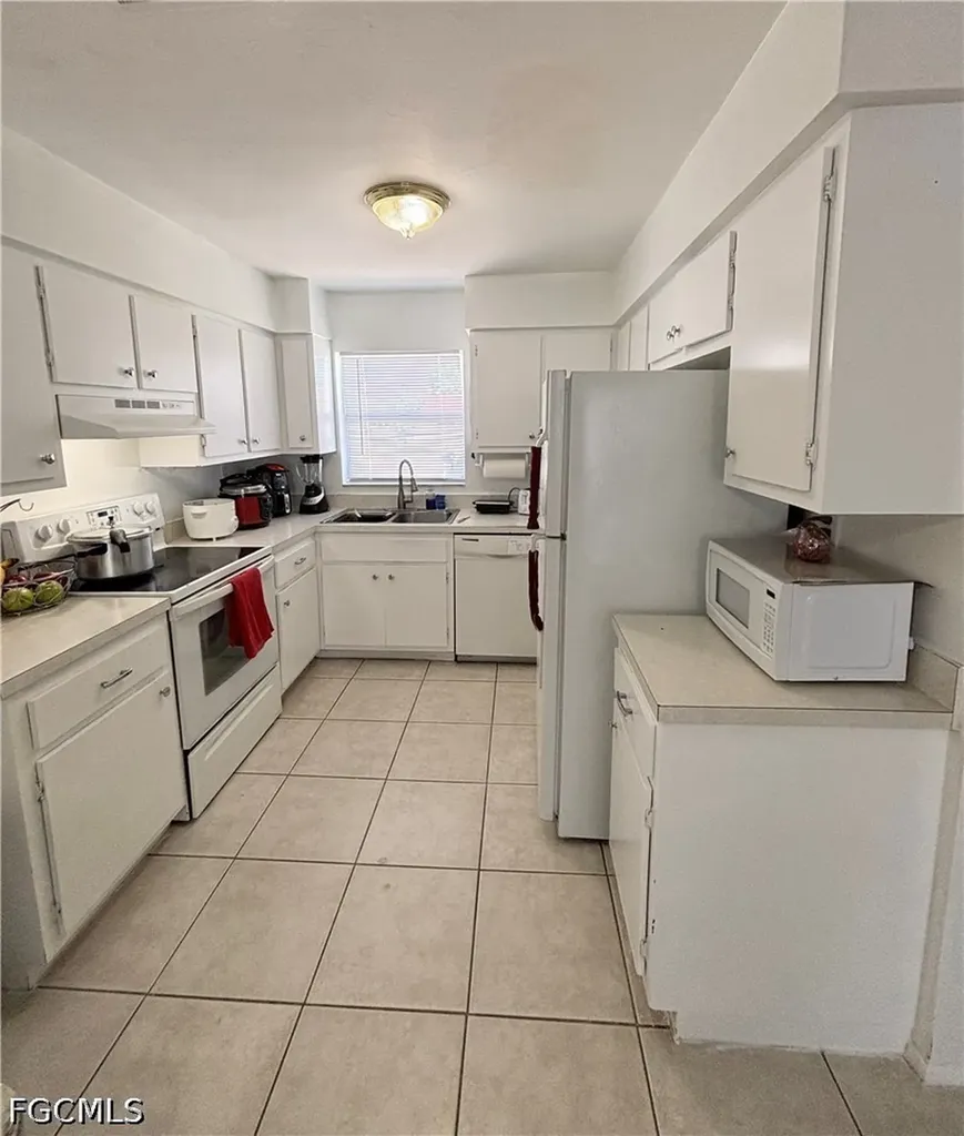 536 SE 6th Place Cape Coral FL 33990
