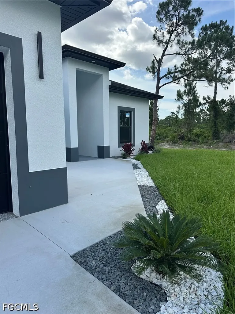 515 Hutton Street E Lehigh Acres FL 33974