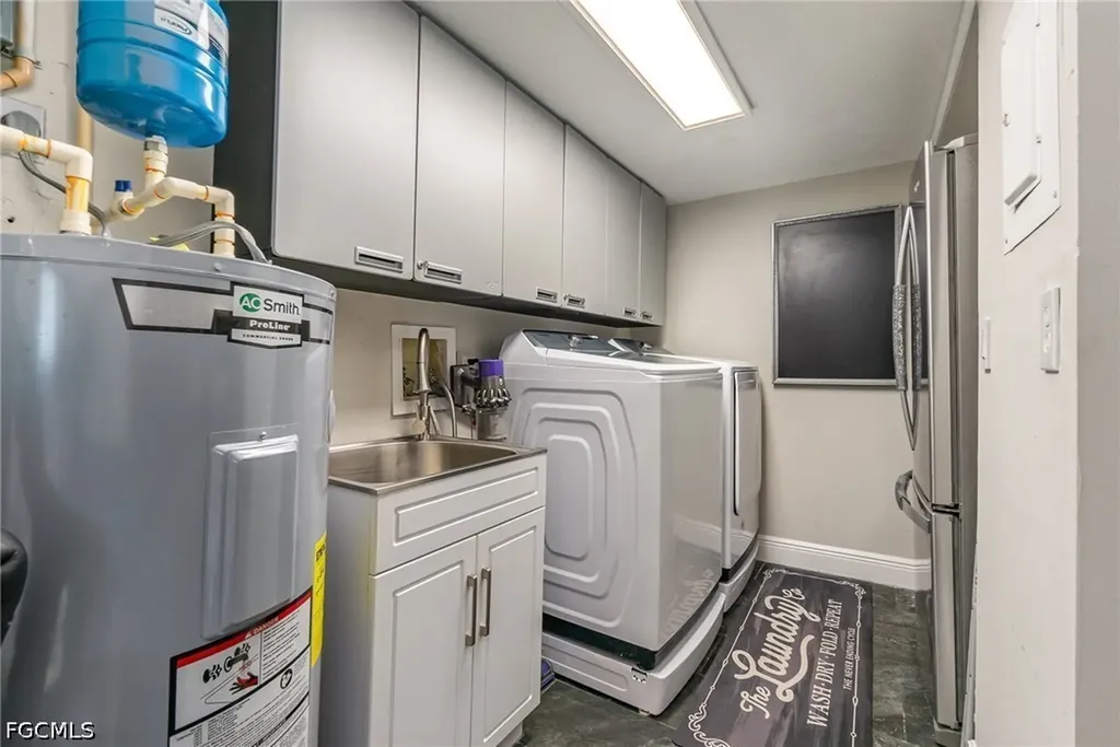 4001 SE 19th Place Cape Coral FL 33904