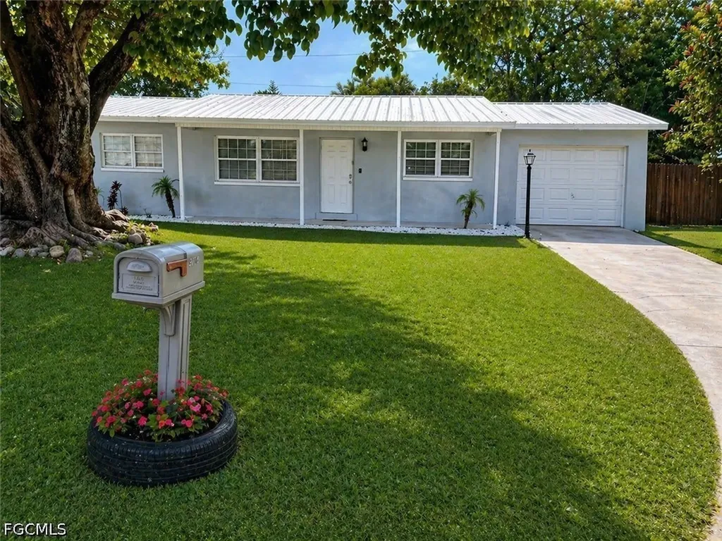 2079 E Tobago Circle Fort Myers FL 33905