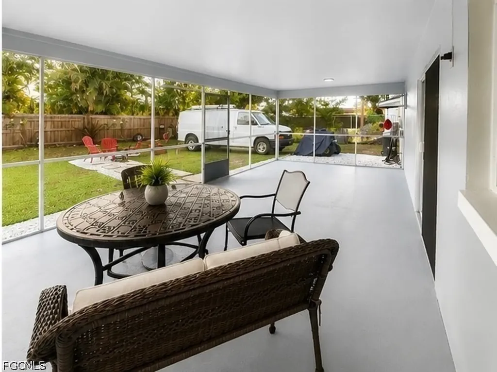 2079 E Tobago Circle Fort Myers FL 33905