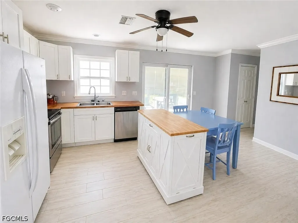2079 E Tobago Circle Fort Myers FL 33905