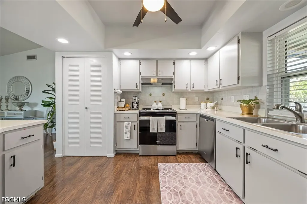 425 SW 43rd Lane Cape Coral FL 33914