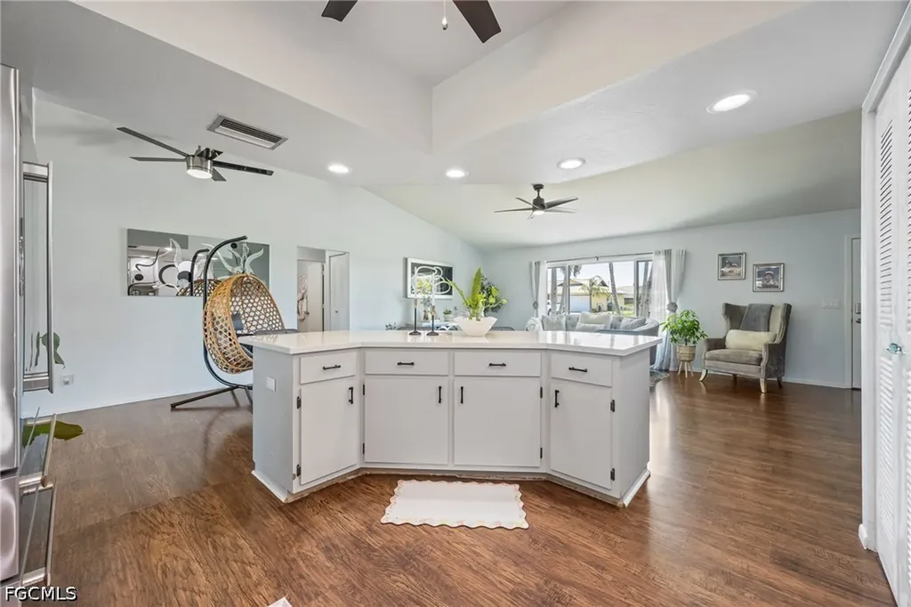 425 SW 43rd Lane Cape Coral FL 33914