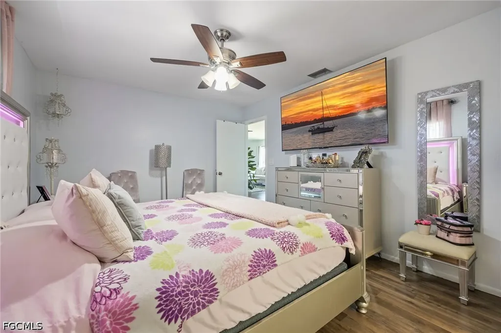 425 SW 43rd Lane Cape Coral FL 33914