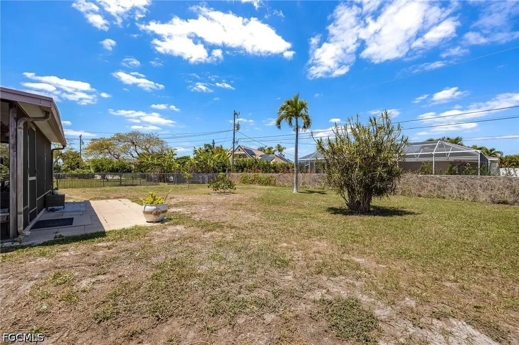 425 SW 43rd Lane Cape Coral FL 33914